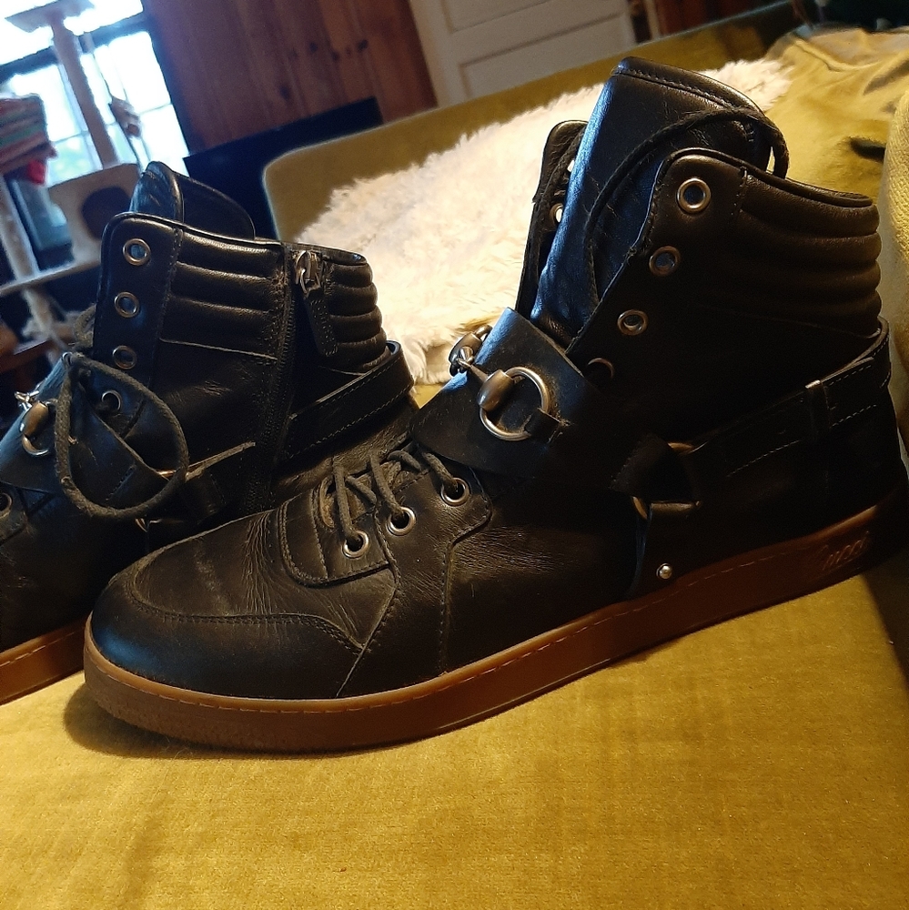 Gucci Sneakers & matching belt